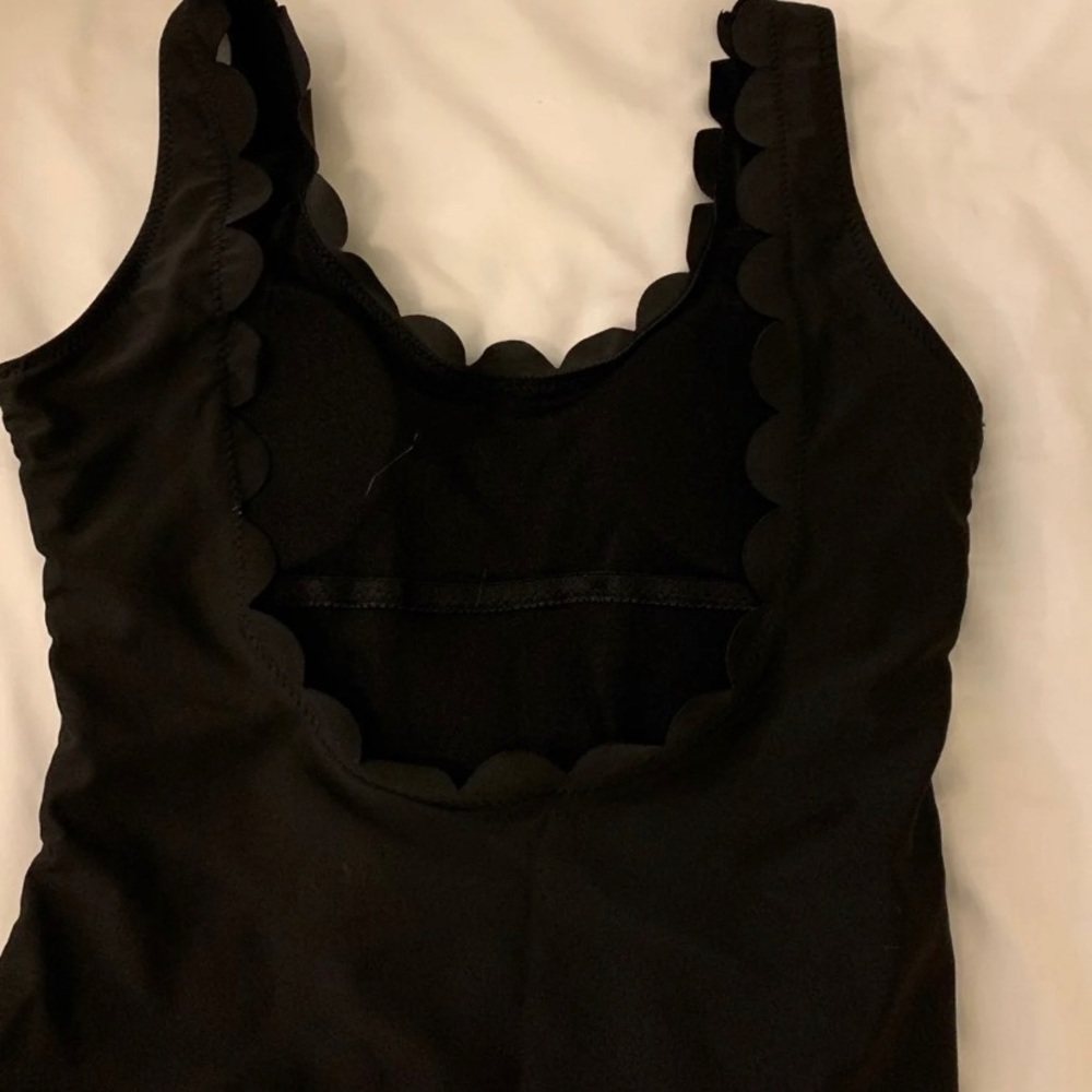 Black swimsuit - Picture 3 of 4